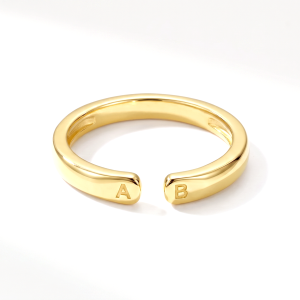 Dubbele Initiaal Ring — studio